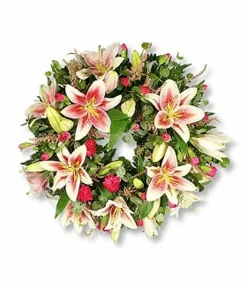 Corona con 10 Liliums, Alstroemerias o Maules y Follaje