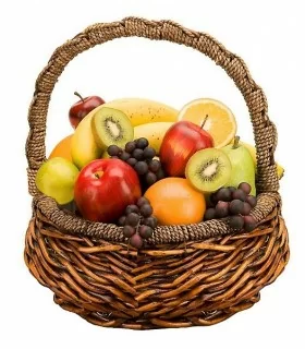 Canasta 4 Manzanas Rojas, 3 Naranjas, 3 Peras, 3 Kiwis, 4 Platanos, 1 Racimo de Uva - Envuelta en celofán y atada con lazo