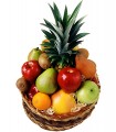 1 Canasta, 1 Piña, 7 Manzanas, 3 Naranjas, 4 Peras, 4 Kiwis - Envuelta en celofán y atada con lazo