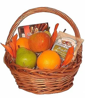 Canasta 2 Peras, 3 Manzanas, 2 Naranjas, 1 Lata de Maníes, Caja de Galletas - Envuelta en celofán y atada con lazo