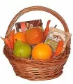 Canasta 2 Peras, 3 Manzanas, 2 Naranjas, 1 Lata de Maníes, Caja de Galletas - Envuelta en celofán y atada con lazo